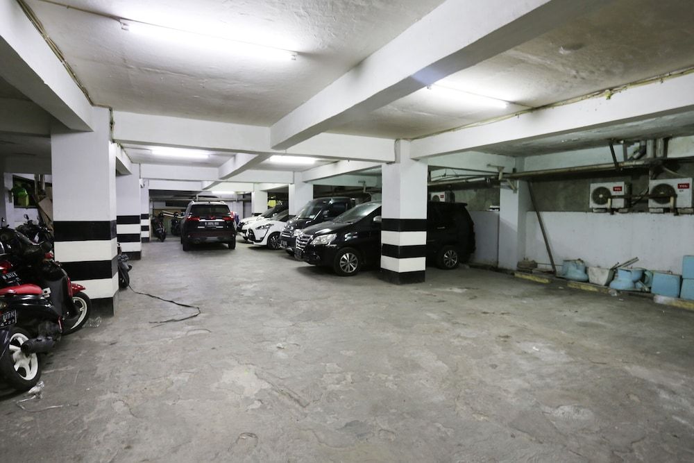 undefined OYO 3865 Wisma Niaga 4