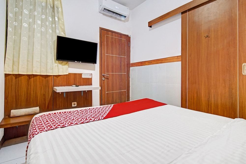 undefined Super OYO 90422 Mall Of Indonesia 6