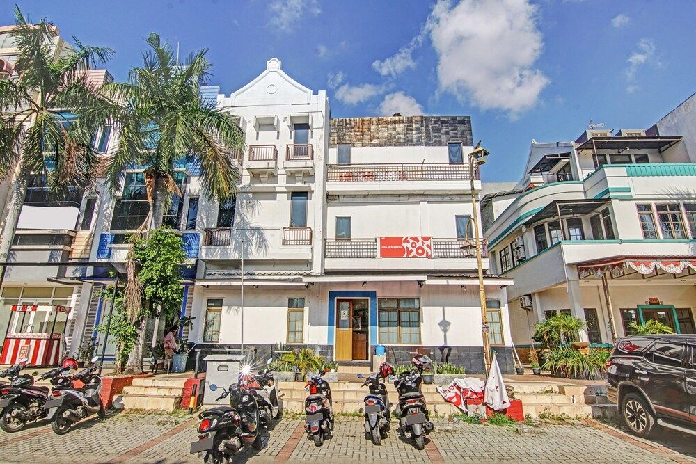 undefined Super OYO 90422 Mall Of Indonesia 2