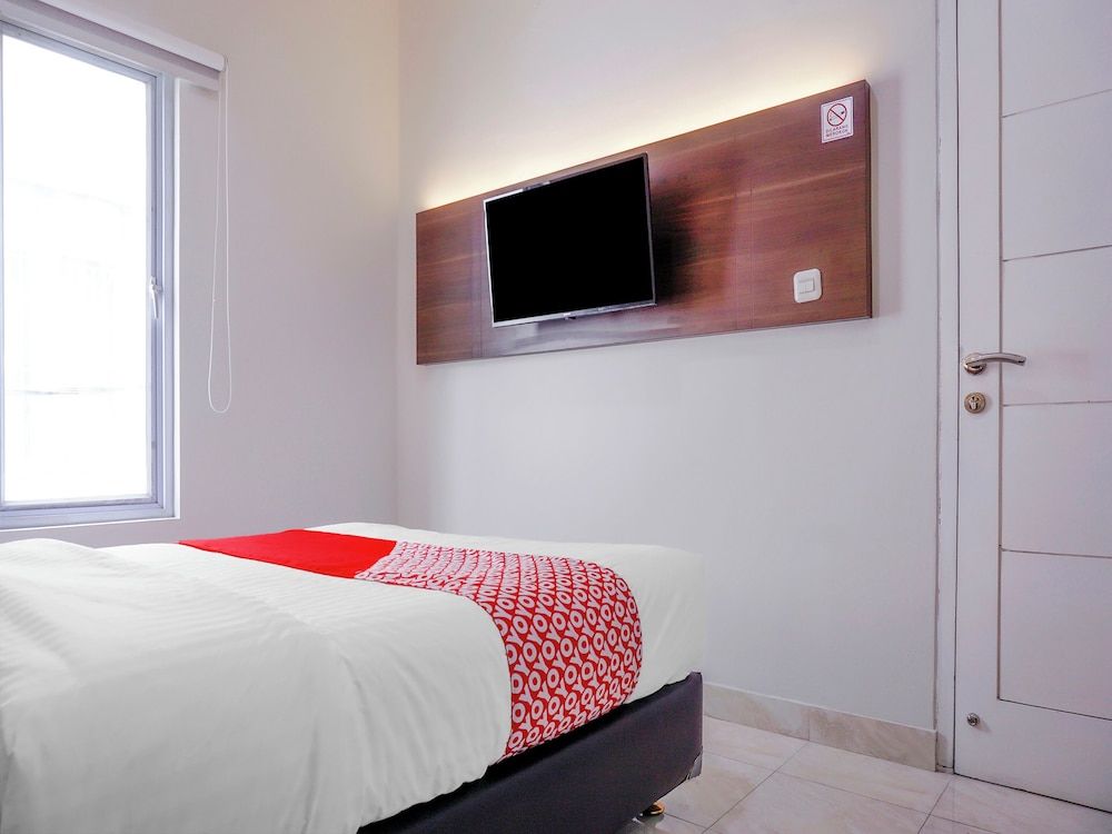 Super OYO 90115 Near Pasar Baru Standard Double Room 9