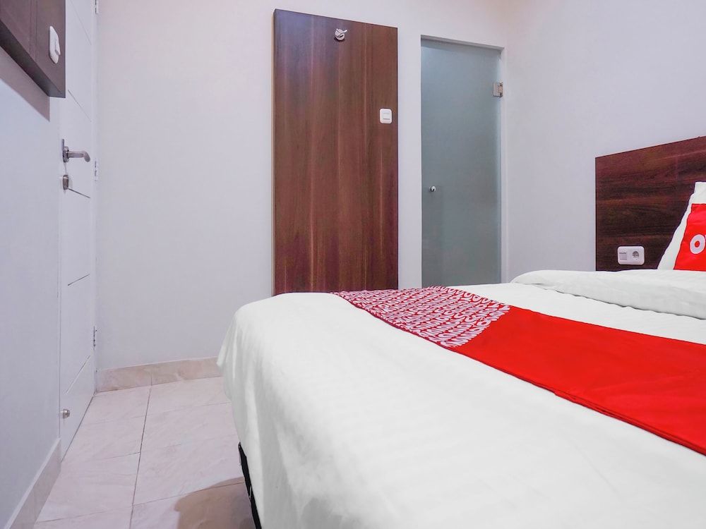 Super OYO 90115 Near Pasar Baru Standard Double Room 7