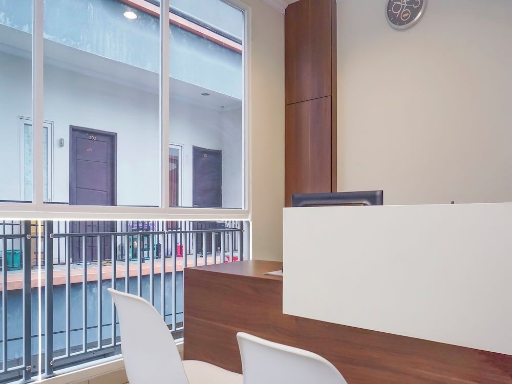 undefined Super OYO 90115 Near Pasar Baru 3