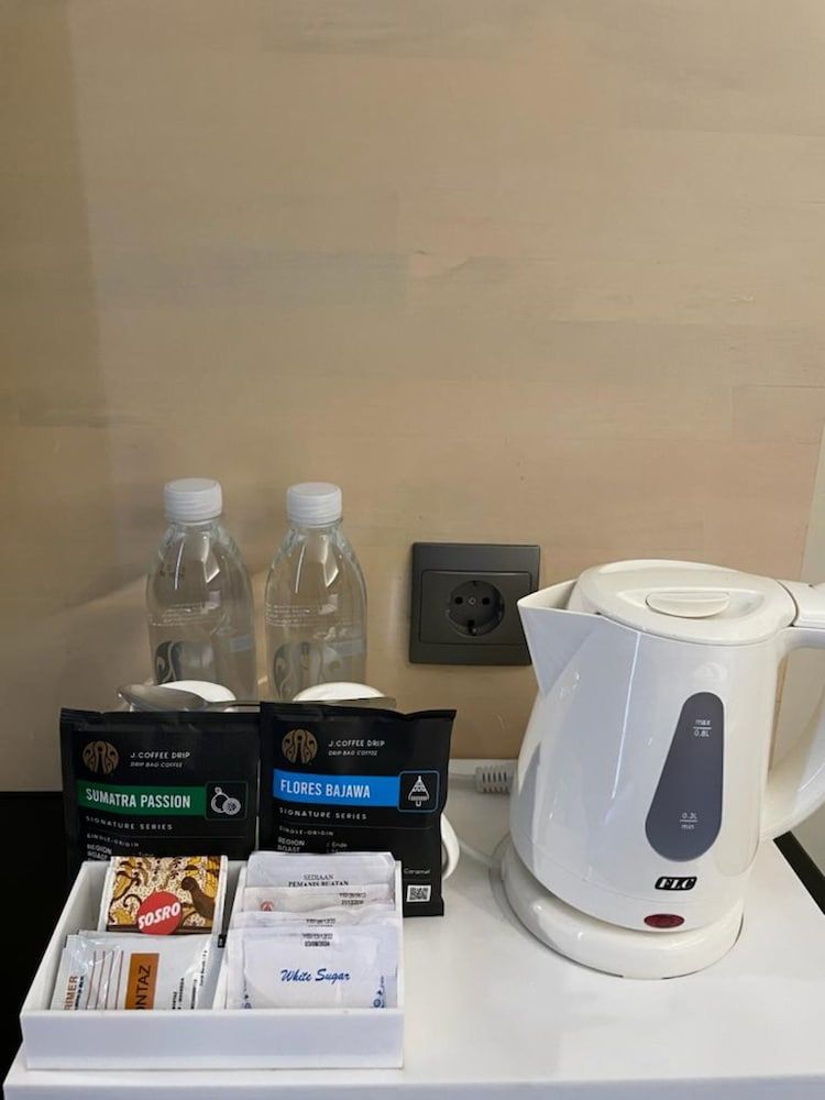 AI HOTEL JAKARTA THAMRIN Standard Double Room, 1 Queen Bed 6