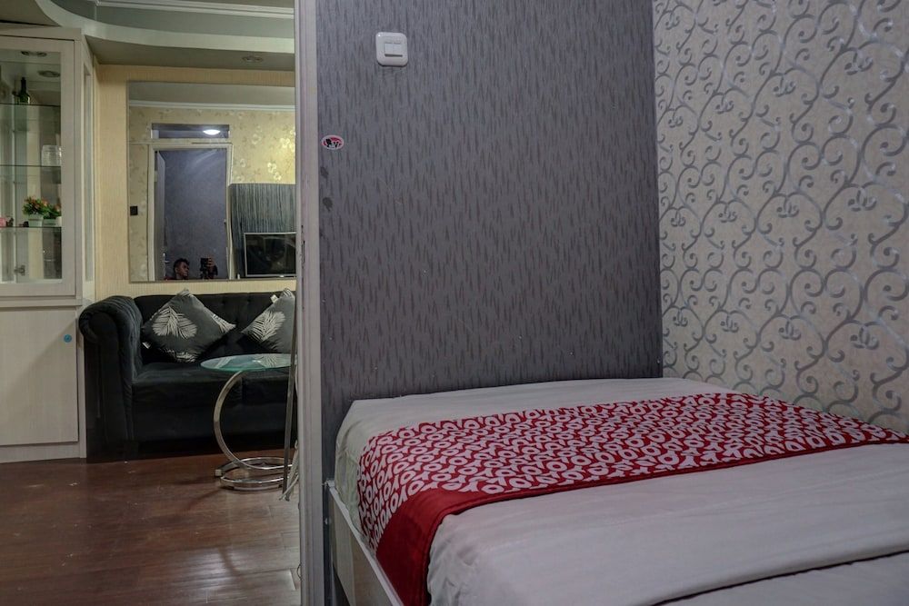 Collection O 92099 A99 Property Near Kalibata city square Deluxe Double Room 4