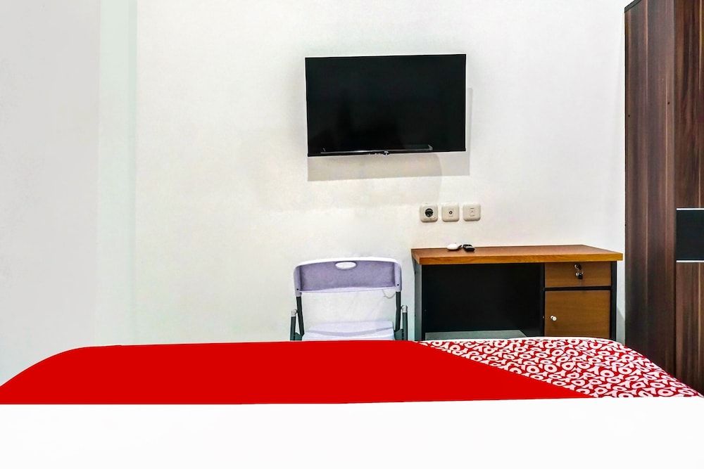 OYO 90941 Egelsa 2020 Syariah Near Bank Mega Syariah KCP Rawamangun Deluxe Double Room 15
