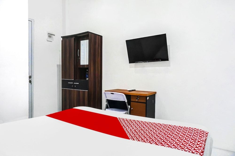 OYO 90941 Egelsa 2020 Syariah Near Bank Mega Syariah KCP Rawamangun Deluxe Double Room 14
