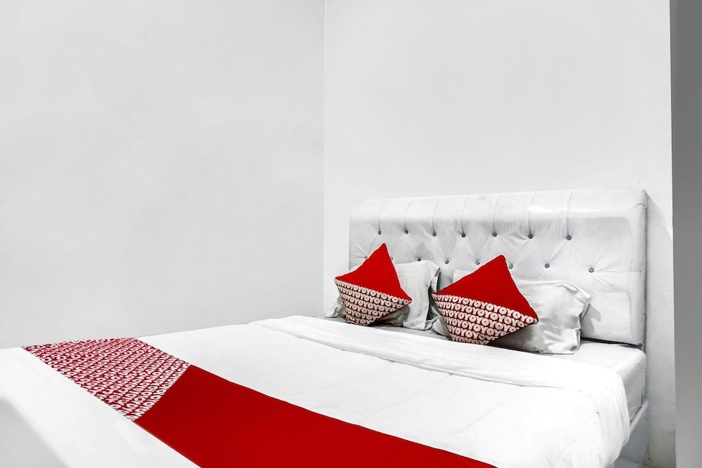 OYO 90941 Egelsa 2020 Syariah Near Bank Mega Syariah KCP Rawamangun Deluxe Double Room 9