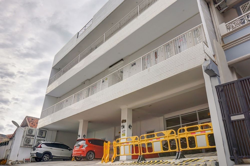 OYO 90941 Egelsa 2020 Syariah Near Bank Mega Syariah KCP Rawamangun