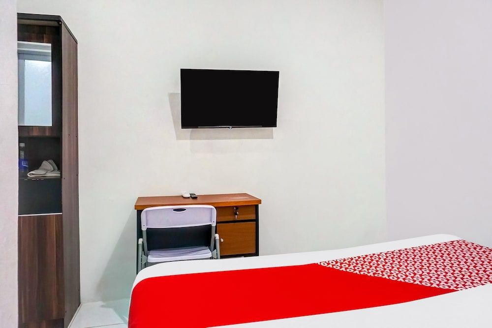 OYO 90941 Egelsa 2020 Syariah Near Bank Mega Syariah KCP Rawamangun Deluxe Double Room 13