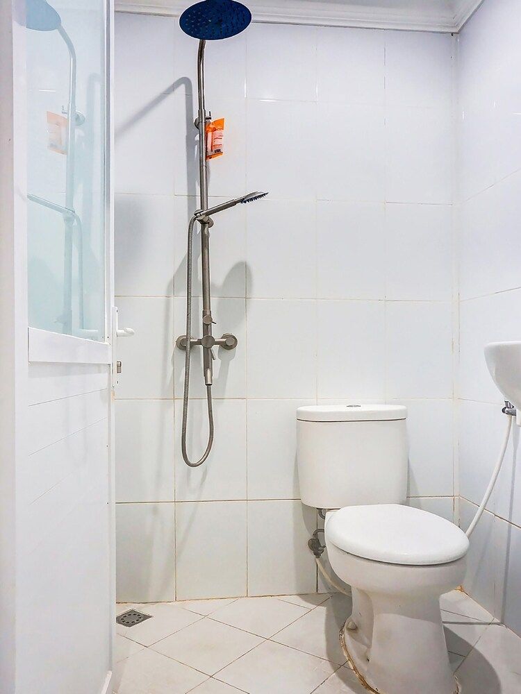 OYO 90941 Egelsa 2020 Syariah Near Bank Mega Syariah KCP Rawamangun Deluxe Double Room 11