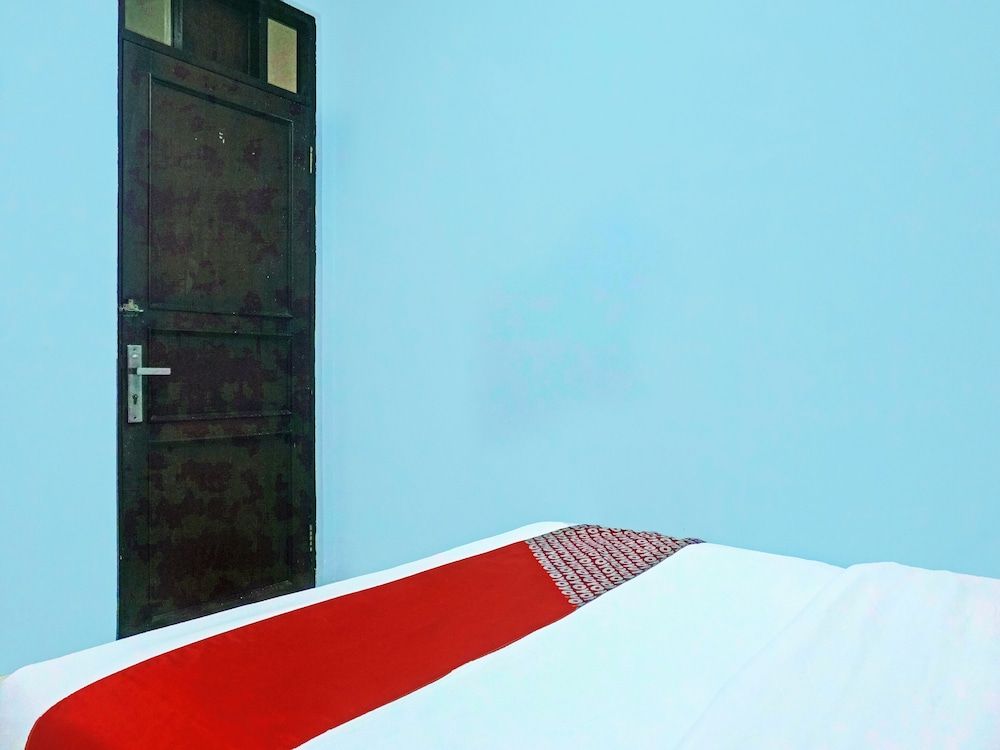 Super OYO 91535 J&b Rooms Tomang Standard Double Room 7