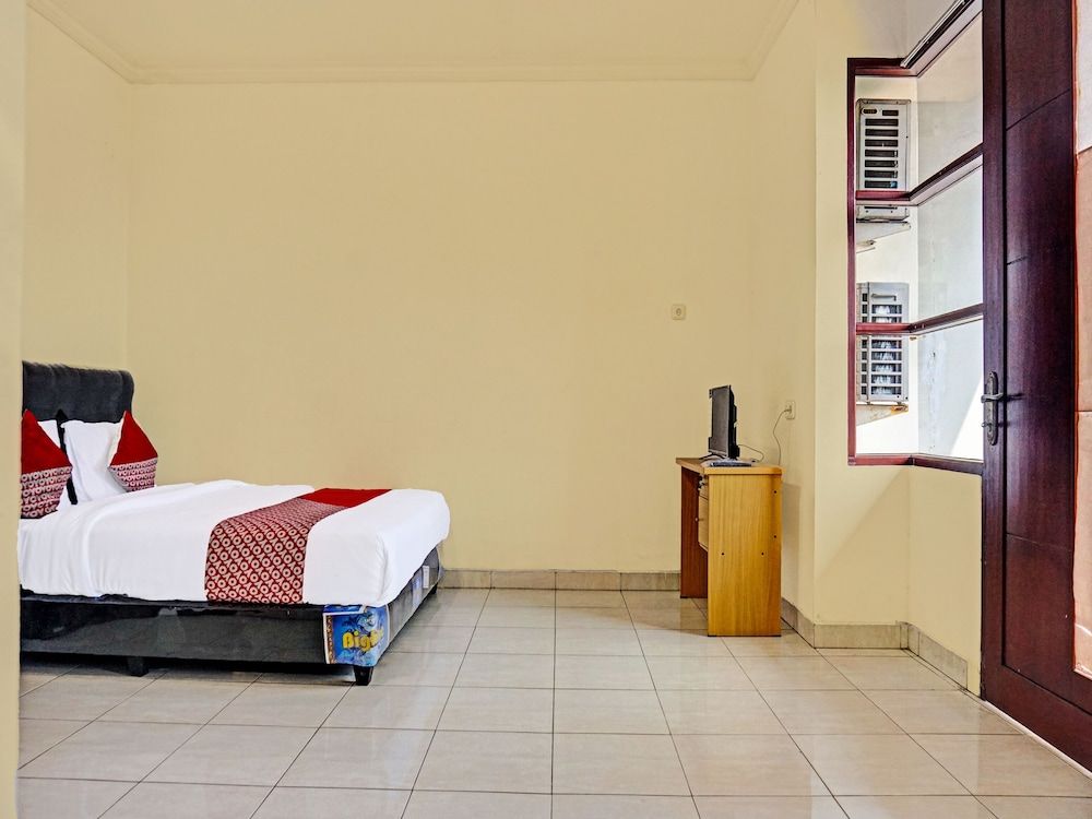 undefined Super OYO 91535 J&b Rooms Tomang 8