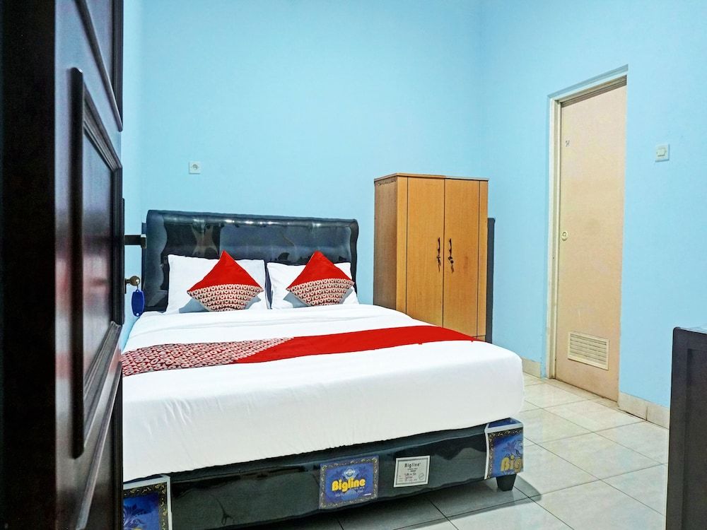 undefined Super OYO 91535 J&b Rooms Tomang