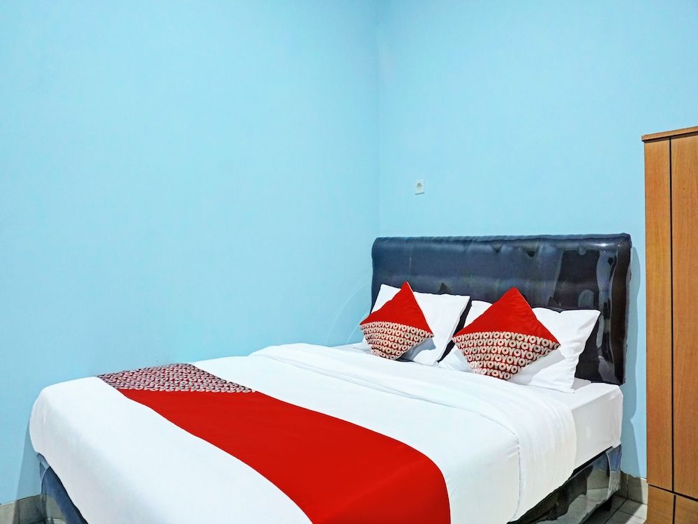 Super OYO 91535 J&b Rooms Tomang Standard Double Room 5