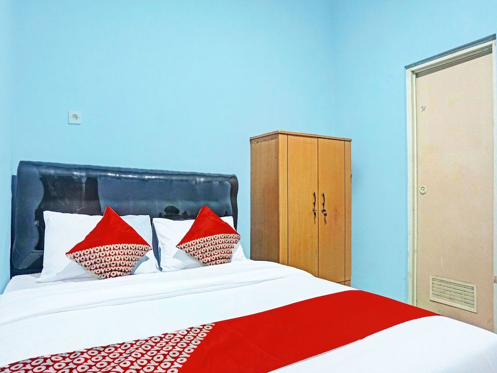 Super OYO 91535 J&b Rooms Tomang Standard Double Room 2