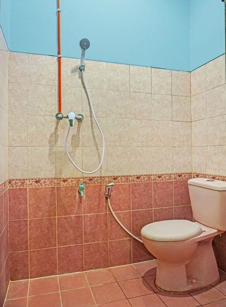 Super OYO 91535 J&b Rooms Tomang Standard Double Room 8