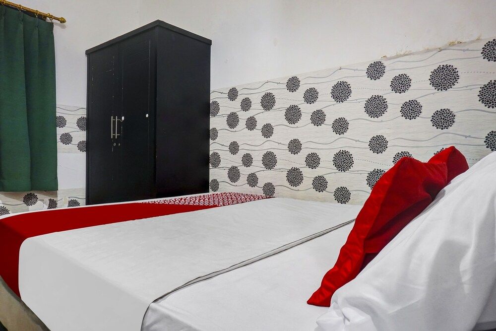 OYO 91257 Royani Residence Standard Double Room 13