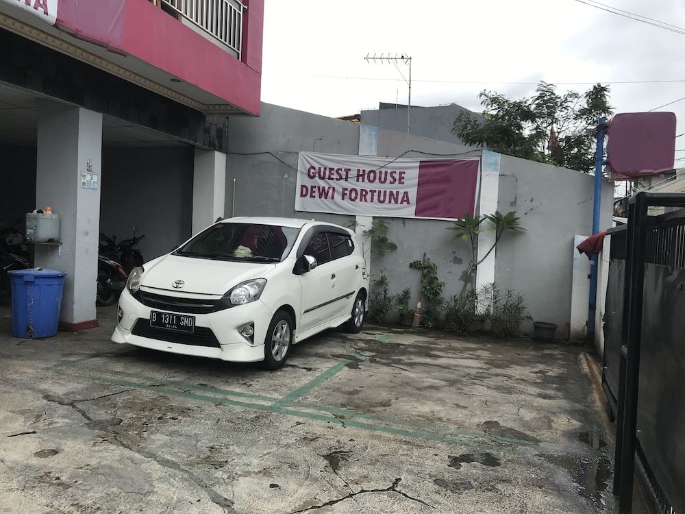 undefined OYO 90436 Dewi Fortuna 3