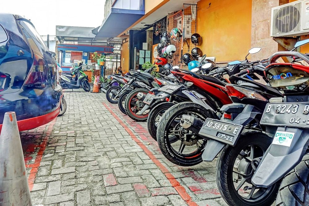 undefined Super OYO 90692 Point Hostel 4