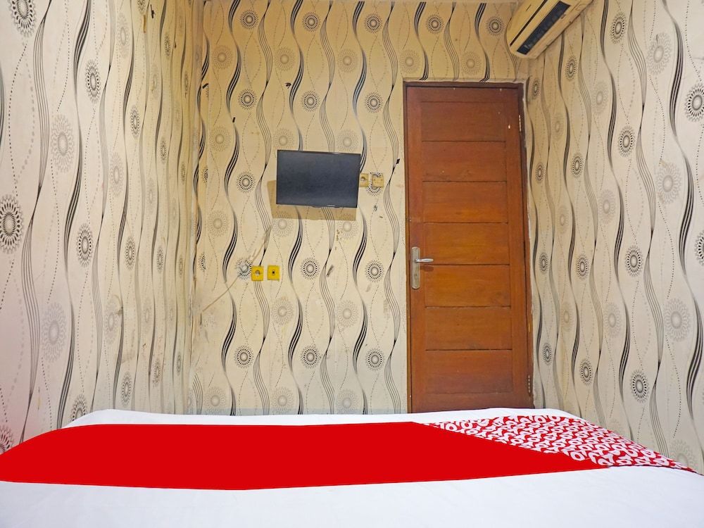 OYO 91553 Lautze Raya Residence Near Vihara Tunggal Dharma Standard Double Room 14