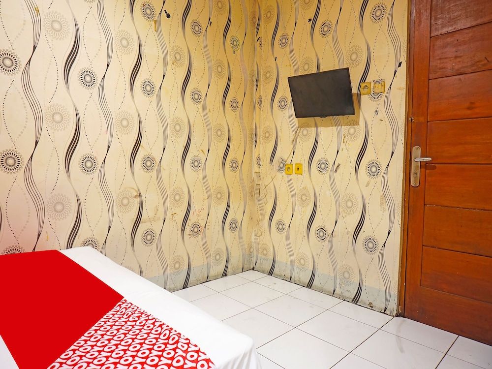 OYO 91553 Lautze Raya Residence Near Vihara Tunggal Dharma Standard Double Room 10