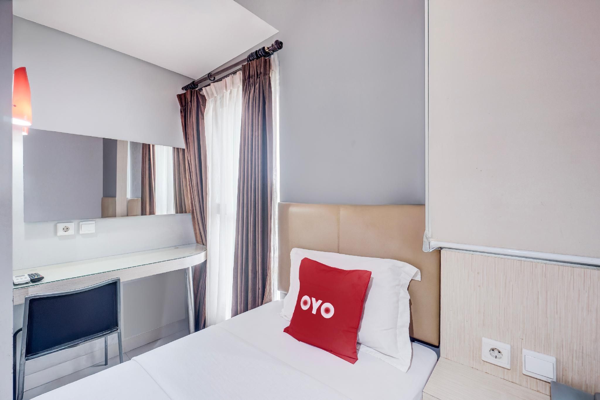 Collection O Hotel Antara Deluxe Twin Room 5