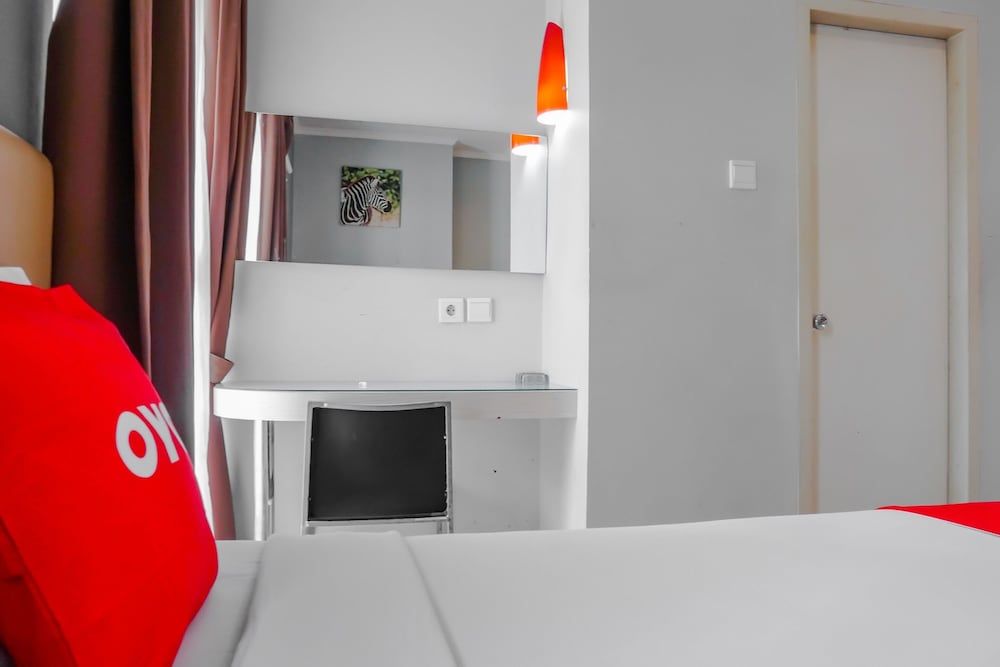 Collection O Hotel Antara Deluxe Twin Room 9