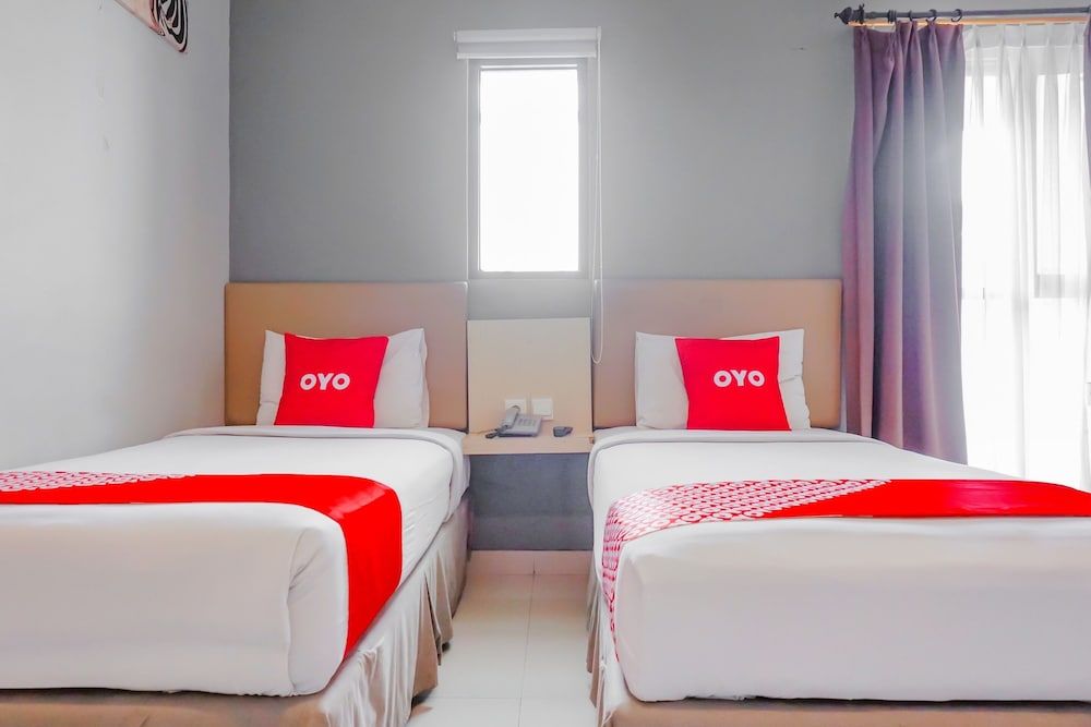 Collection O Hotel Antara Deluxe Twin Room 2