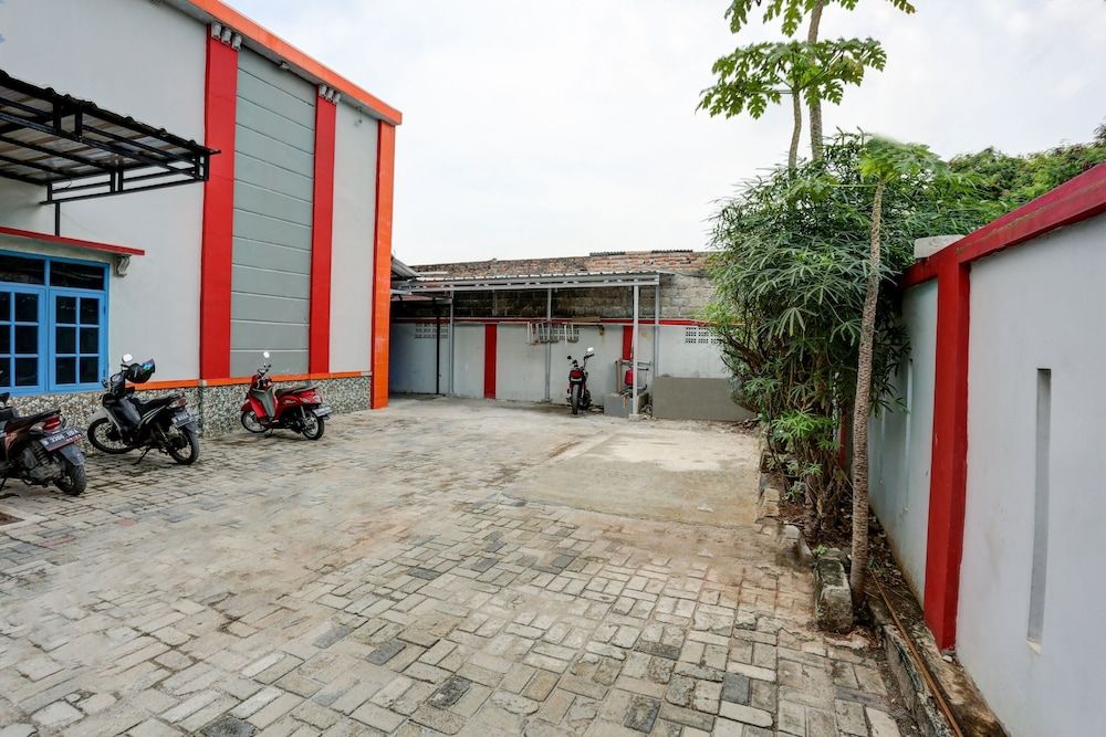 undefined OYO 3767 Permata House 4