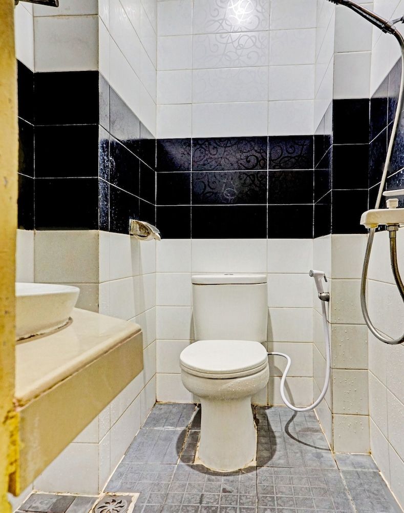 OYO 90660 Star Hotel Syariah Deluxe Twin Room 5