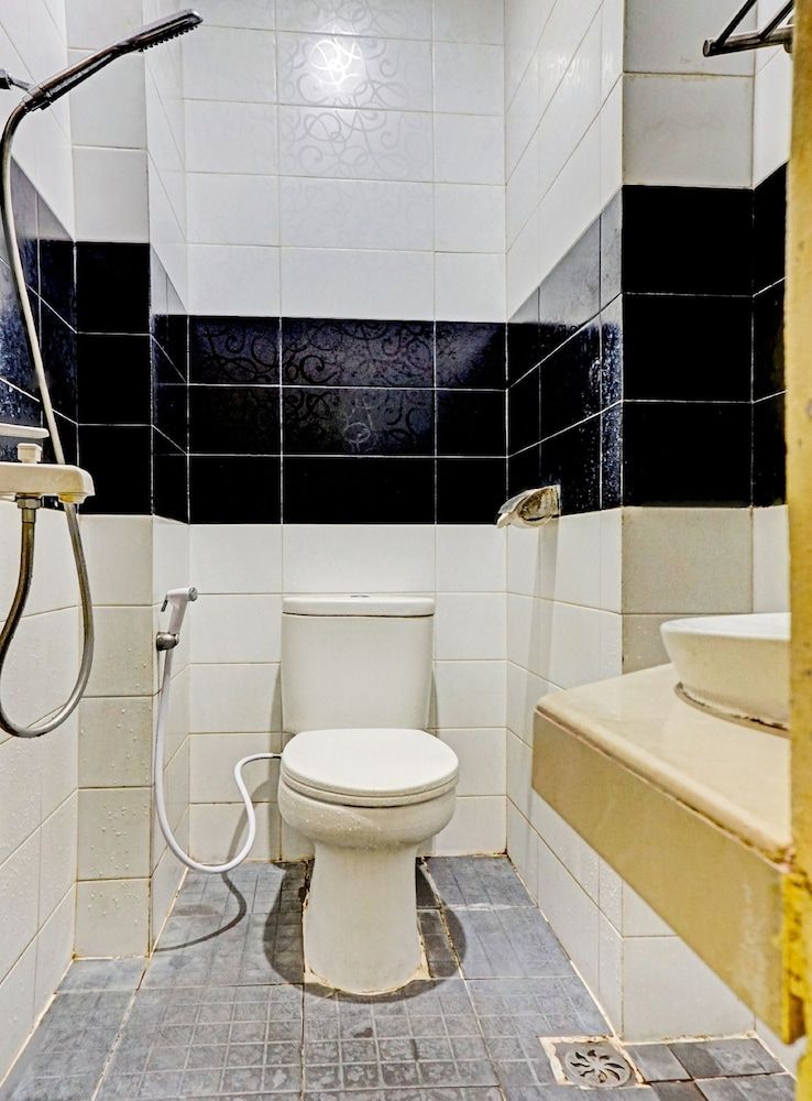 OYO 90660 Star Hotel Syariah Deluxe Twin Room 6