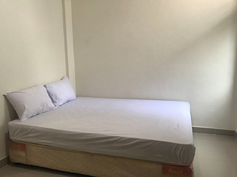 undefined OYO 92468 Roemah Djatinegara 3