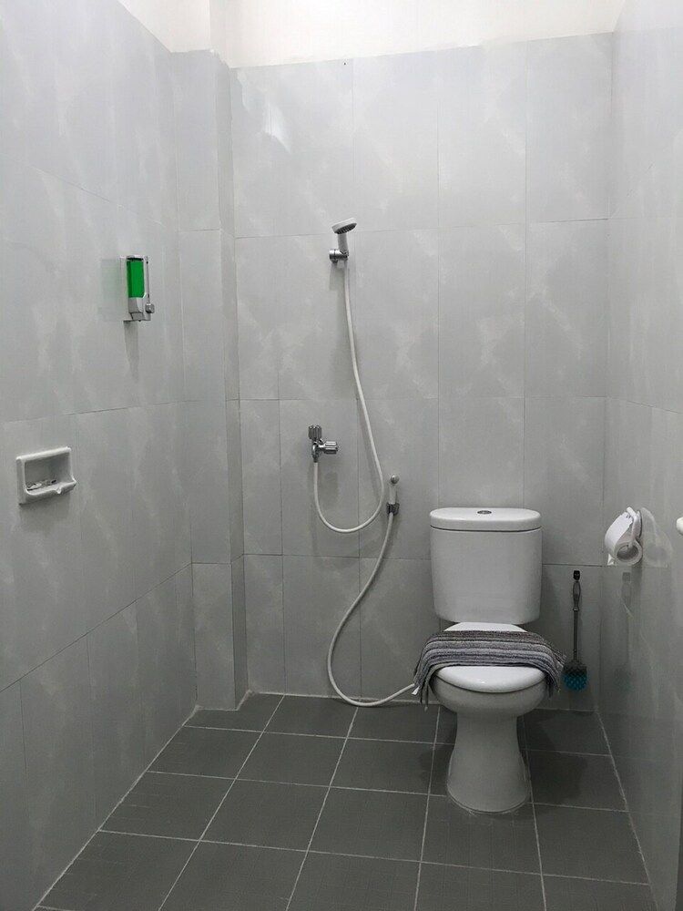 undefined OYO 92468 Roemah Djatinegara 4