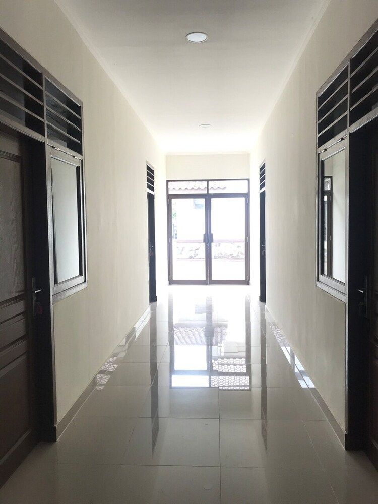 undefined OYO 92468 Roemah Djatinegara 8