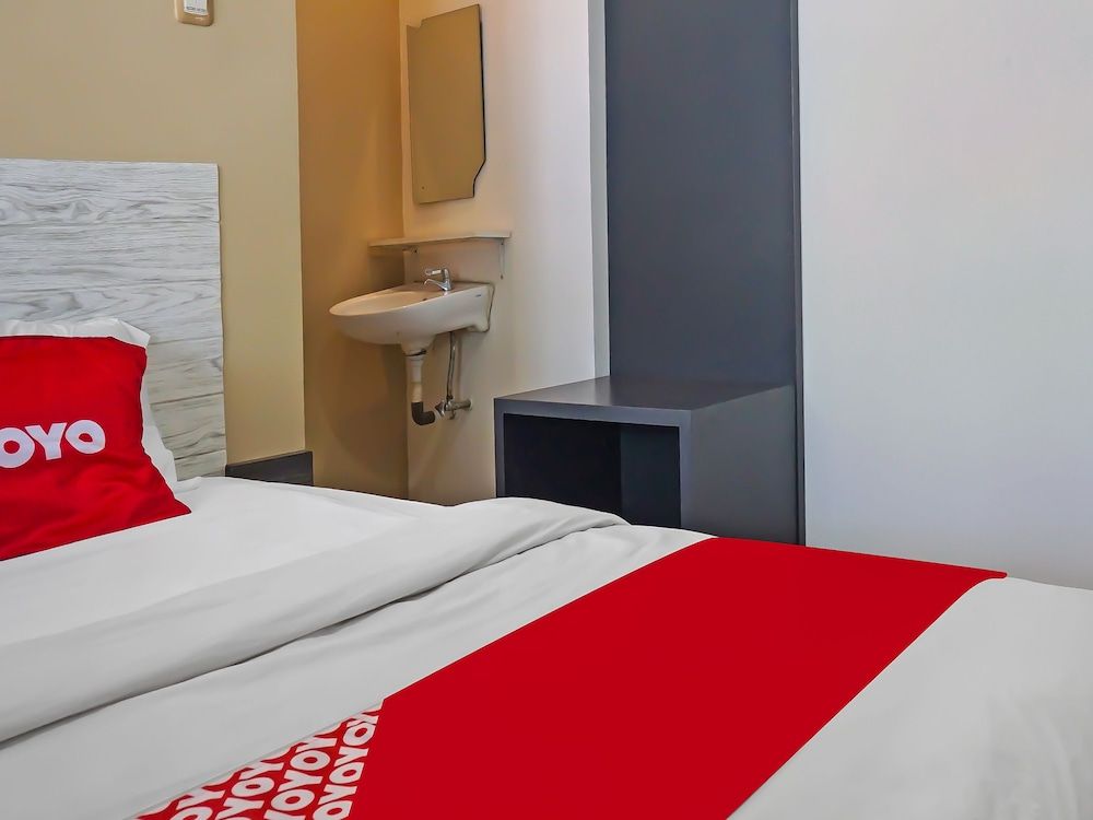 OYO 92150 One 2 Residence Standard Double Room 6