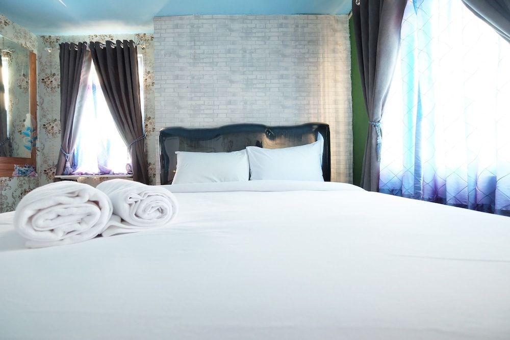 Best Price Greenbay Apartment beside Baywalk Room 2