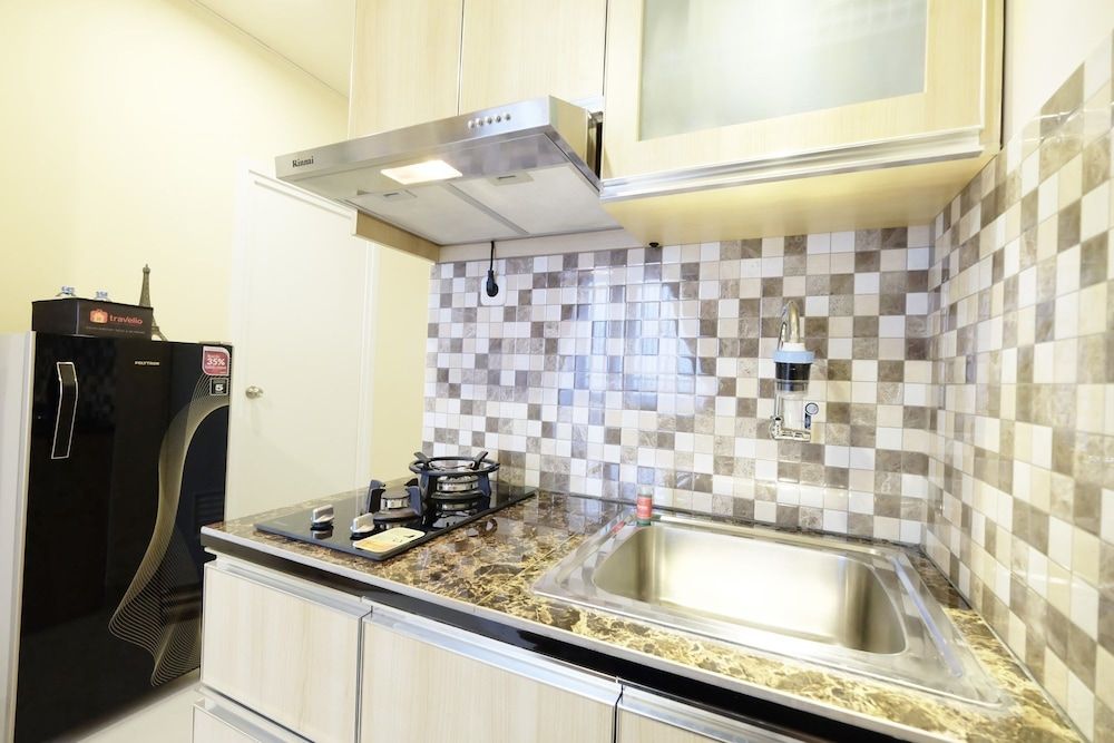 Clean And Tidy Green Pramuka Apartement Room 12