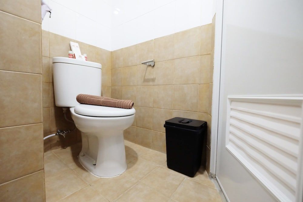 Clean And Tidy Green Pramuka Apartement Room 21