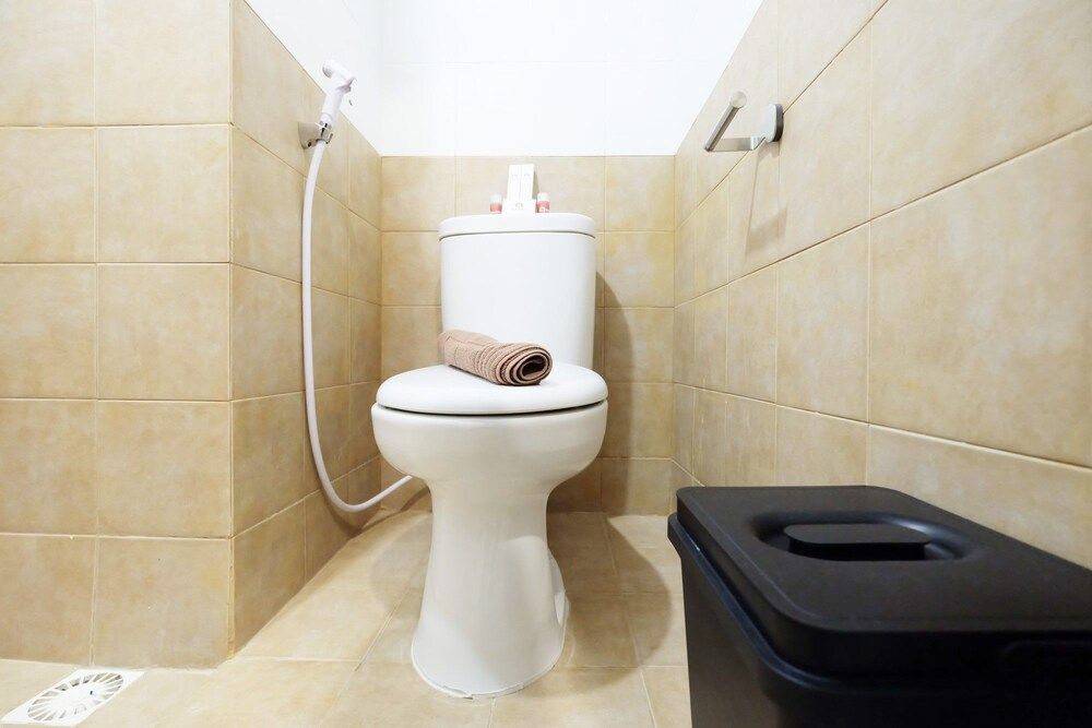 Clean And Tidy Green Pramuka Apartement Room 20