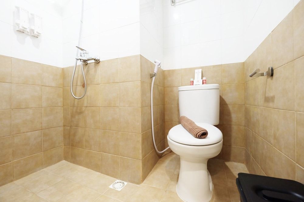 Clean And Tidy Green Pramuka Apartement Room 19