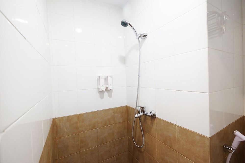 Clean And Tidy Green Pramuka Apartement Room 22