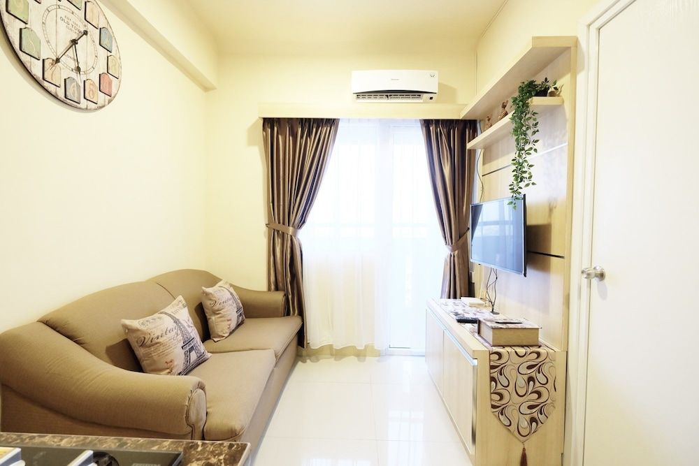 Clean And Tidy Green Pramuka Apartement Room 14