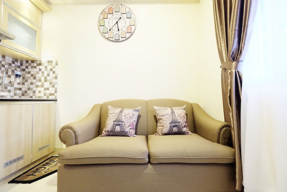 Clean And Tidy Green Pramuka Apartement Room 15