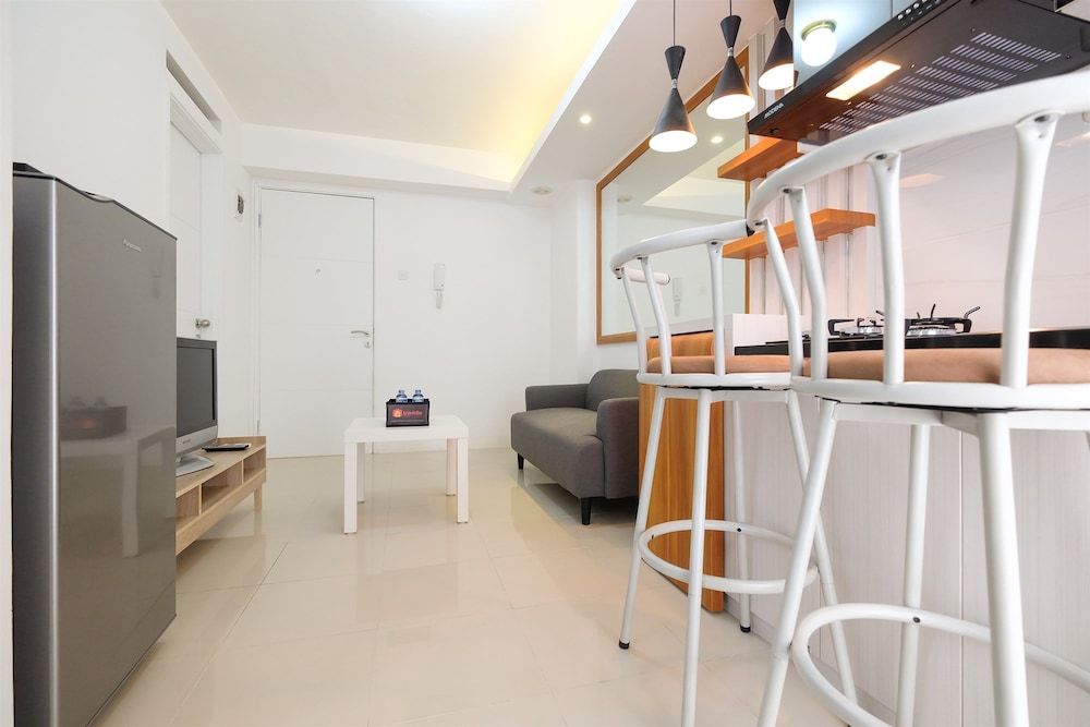 Compact Bassura City Apartment near Jatinegara Room 16