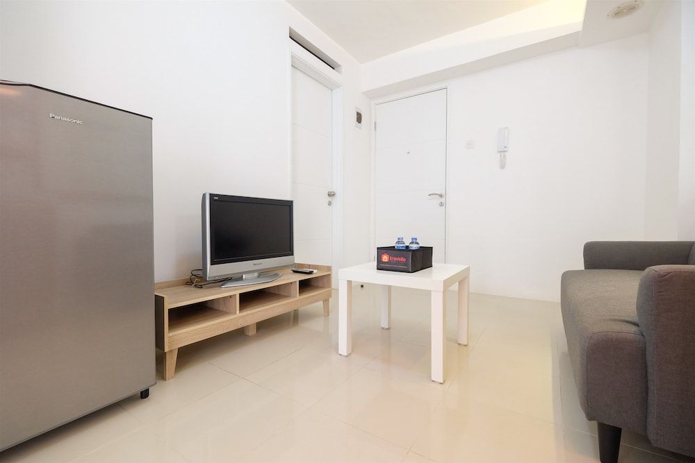 Compact Bassura City Apartment near Jatinegara Room 21