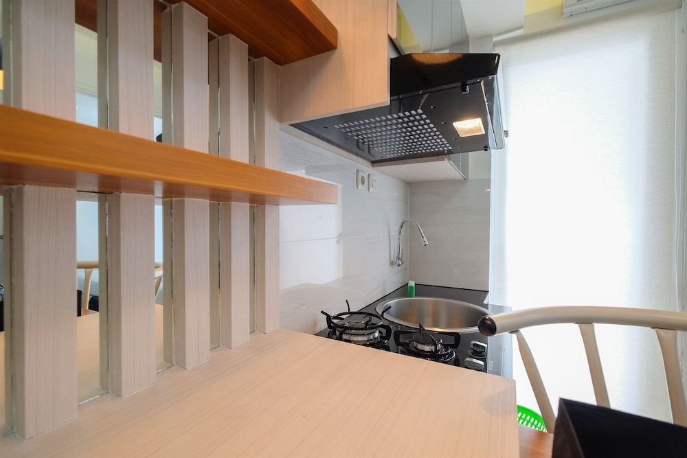 Compact Bassura City Apartment near Jatinegara Room 7