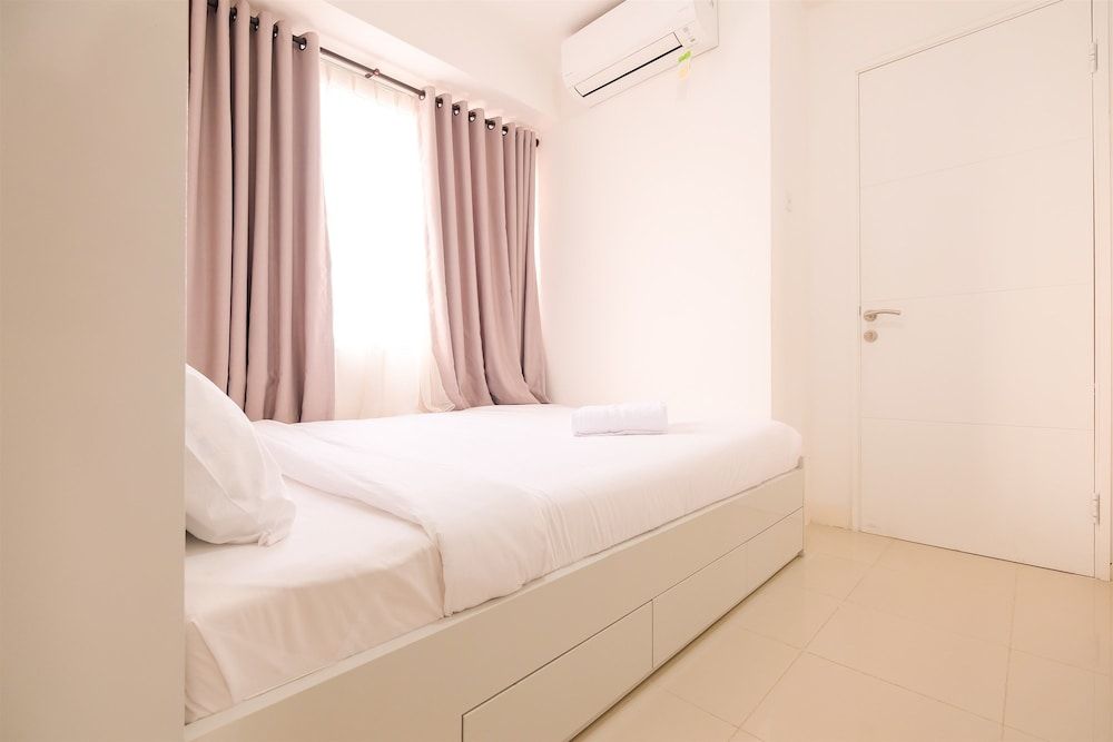 Minimalist Bassura Apartment Direct Access to Bassura City Mall Room 2