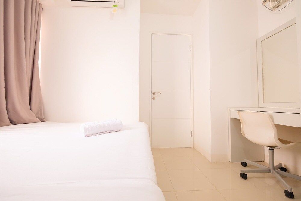 Minimalist Bassura Apartment Direct Access to Bassura City Mall Room 6