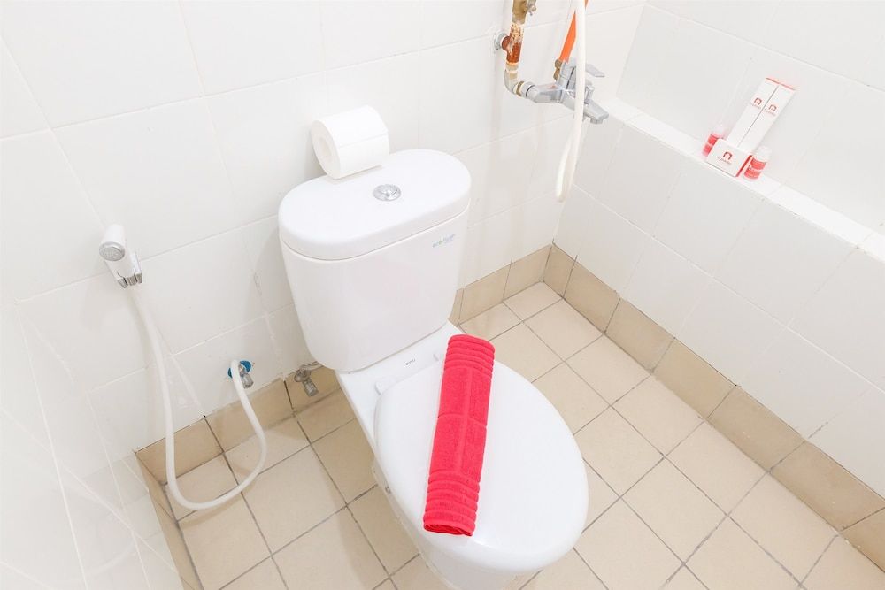 Minimalist Bassura Apartment Direct Access to Bassura City Mall Room 13