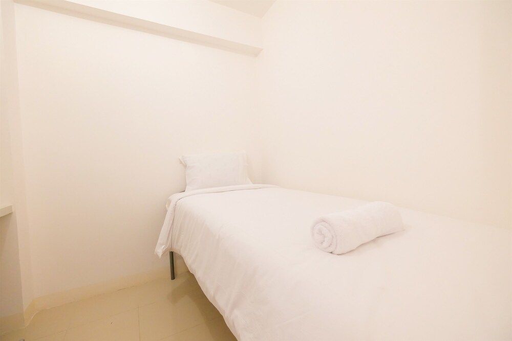 Minimalist Bassura Apartment Direct Access to Bassura City Mall Room 5